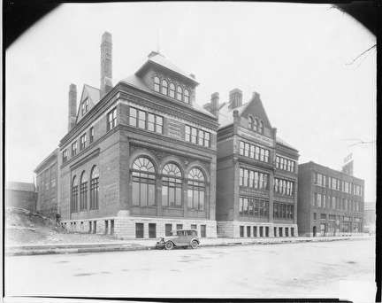 Milwaukee University School